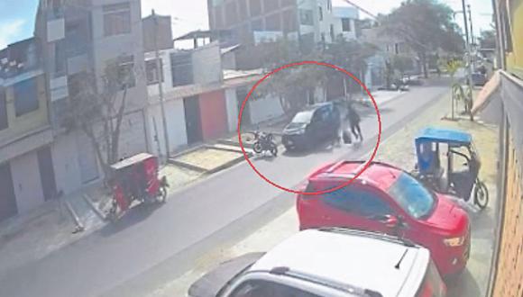 En casi 30 segundos, un grupo de delincuentes armados y a bordo de dos motocicletas, le quitaron sus pertenencias en la urbanización Santa María del Pinar.