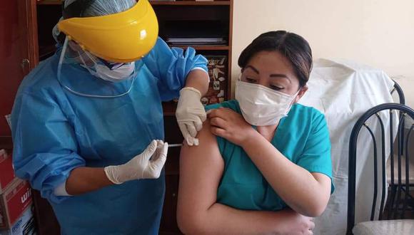 Este jueves se inmunizó a un centenar de trabajadores que ya están debidamente protegidos y quedan a la espera de la segunda dosis. (Foto: Difusión)