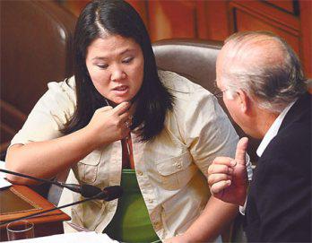 Absalón, Kenji y Donayre en offside