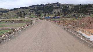 Rehabilitan carretera vecinal después de lluvias en Puno