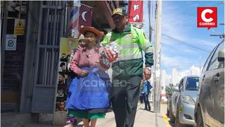 Huancayo: policía “detiene” a mamitas trabajadoras para llevarlas a almorzar y darles presentes