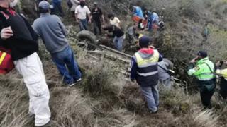 Padres de alcalde mueren al caer camioneta a profundo abismo en La Libertad