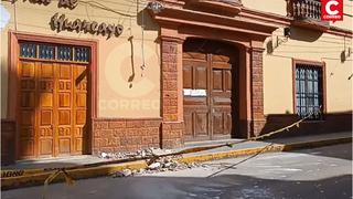 Parte del techo del Arzobispado de Huancayo cae y cierran el pase vehicular por prevención (VIDEO)