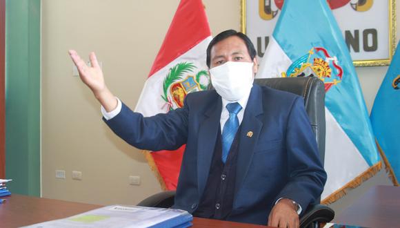 El rector de la UNA Puno, Paulino Machaca Ari.