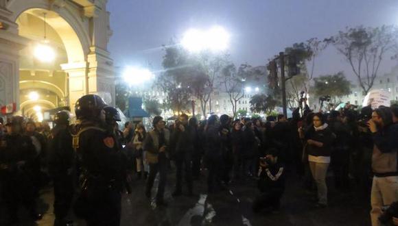 Enfrentamientos entre manifestantes y la policía se registró en marcha al Congreso 