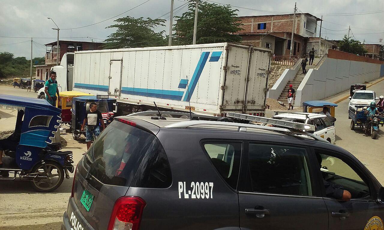 Tumbes: Cierre de puente por trabajos de ampliación genera congestión vehicular