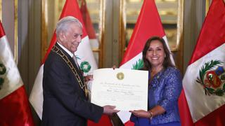 Mario Vargas Llosa fue condecorado por Dina Boluarte con la Orden del Sol del Perú