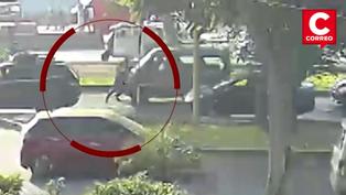 Conductor de miniván atropella a policía para escapar de intervención en Ate (VIDEO)