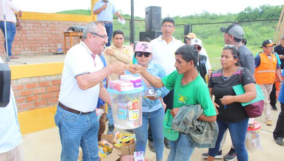 En el centro poblado La Choza entregaron 300 canastas de víveres, bidones de agua y medicinas a la población afectada por las lluvias