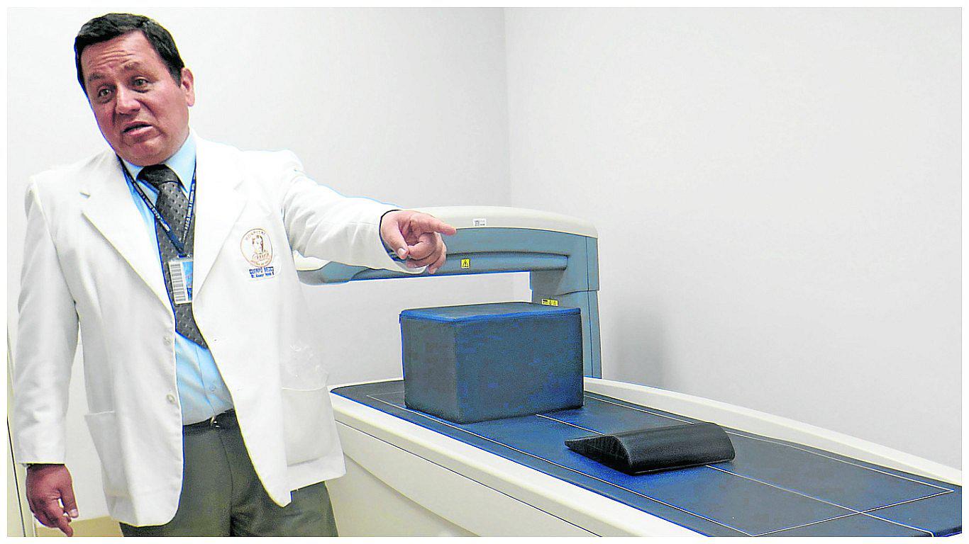 Moderno equipo llega a Huancayo para diagnosticar la osteoporosis precoz