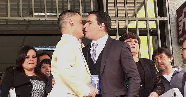 Chile: Carabinero es primer uniformado en concretar unión civil homosexual 