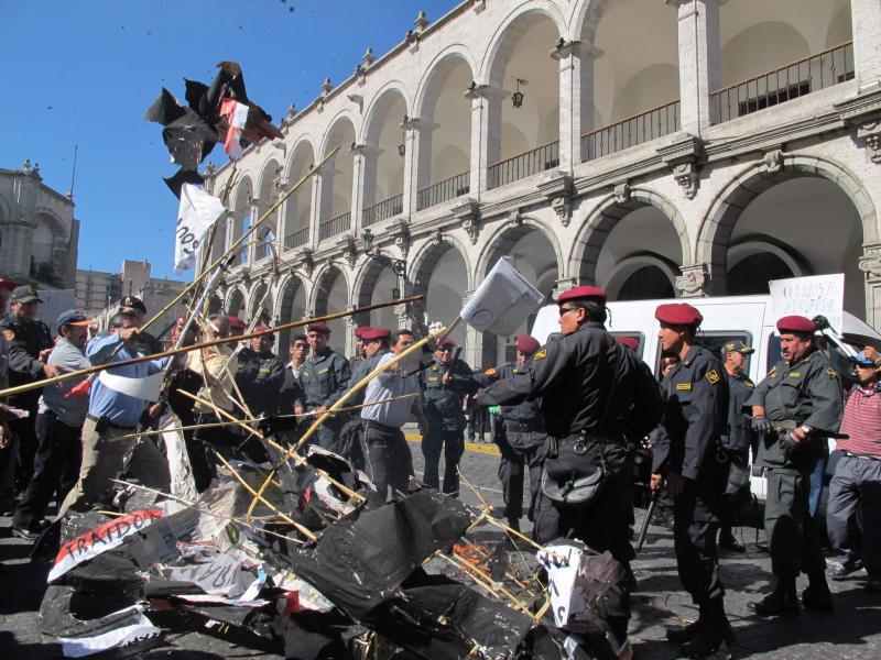 Pobladores del Maca y San José se enfrentaron en el Gobierno Regional