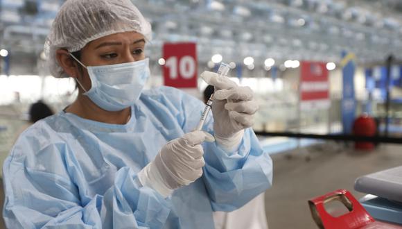 La medida busca estimular la vacunación contra el coronavirus. Aplica para personas que ya pueden inmunizarse a nivel nacional, así como a quienes administran establecimientos públicos y privados de concurrencia masiva. (Foto: GEC)