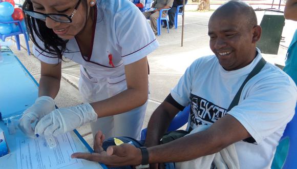 Más de 200 personas se someten a prueba de VIH en campaña de EsSalud