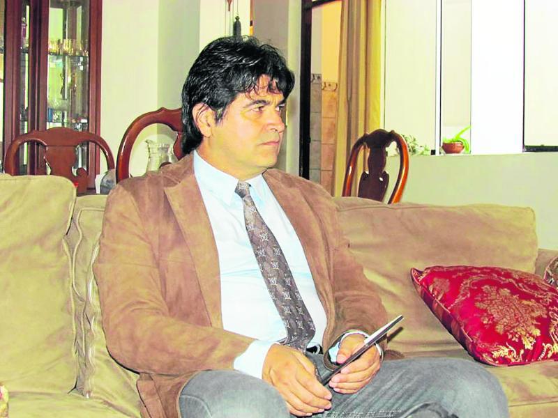 Presentan obra literaria de escritor Felipe Buendía 