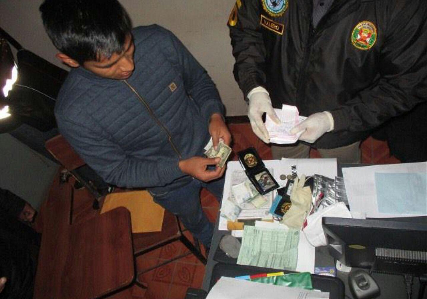 Puno: Policía acusado de recibir coima en Ilave ya duerme en la carcel