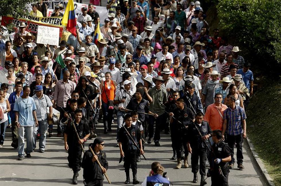 Huelguistas bloquean quince carreteras de Colombia