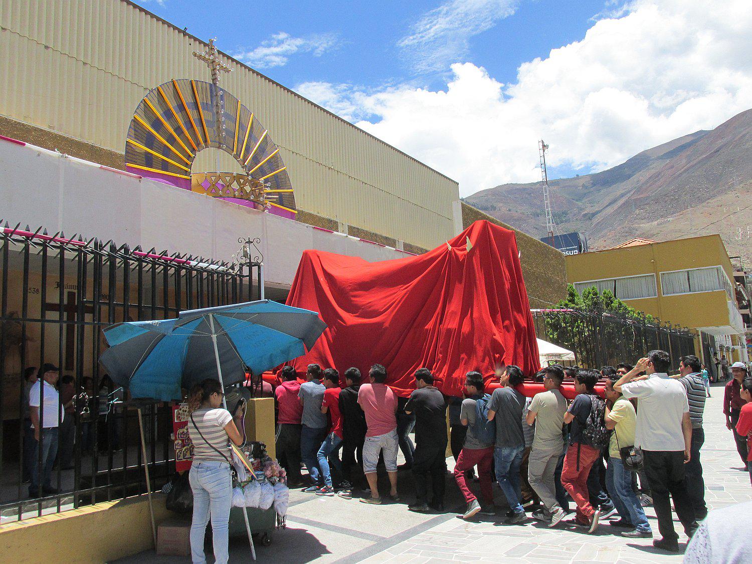 Señor de Burgos saldrá con nueva anda que tiene detalles en pan de oro 