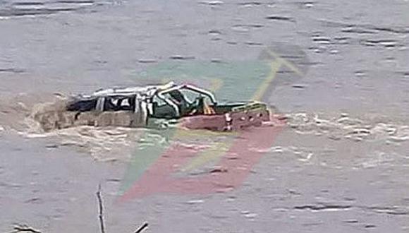 Tres desaparecidos deja caída de camioneta al río Marañón