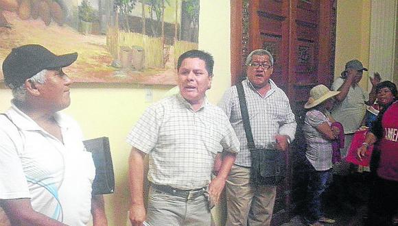 Obreros exigen pago de devengados a la municipalidad de Ica