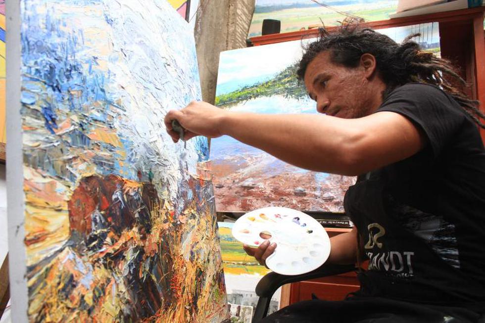 Joven pintor crea obras de arte con una espátula (FOTOS)