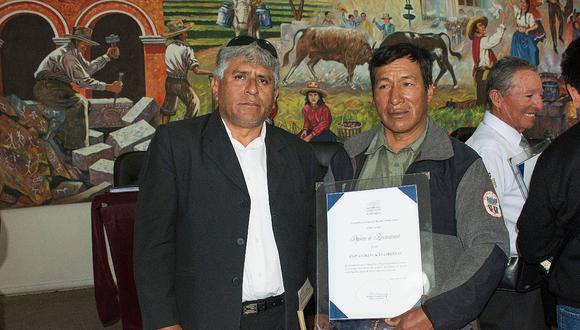 Rescatista Eloy Cacya recibe reconocimiento del Congreso de la República