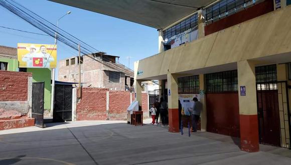 Propaganda electoral no fue retirada, pese a que está frente a un local de votación en Arequipa| Foto: Difusión