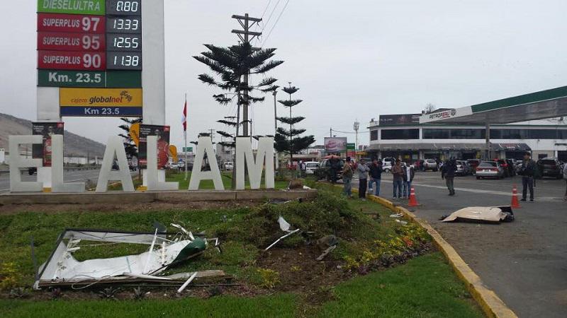 Villa El Salvador: Hombre muere al chocar su moto con letrero de grifo 