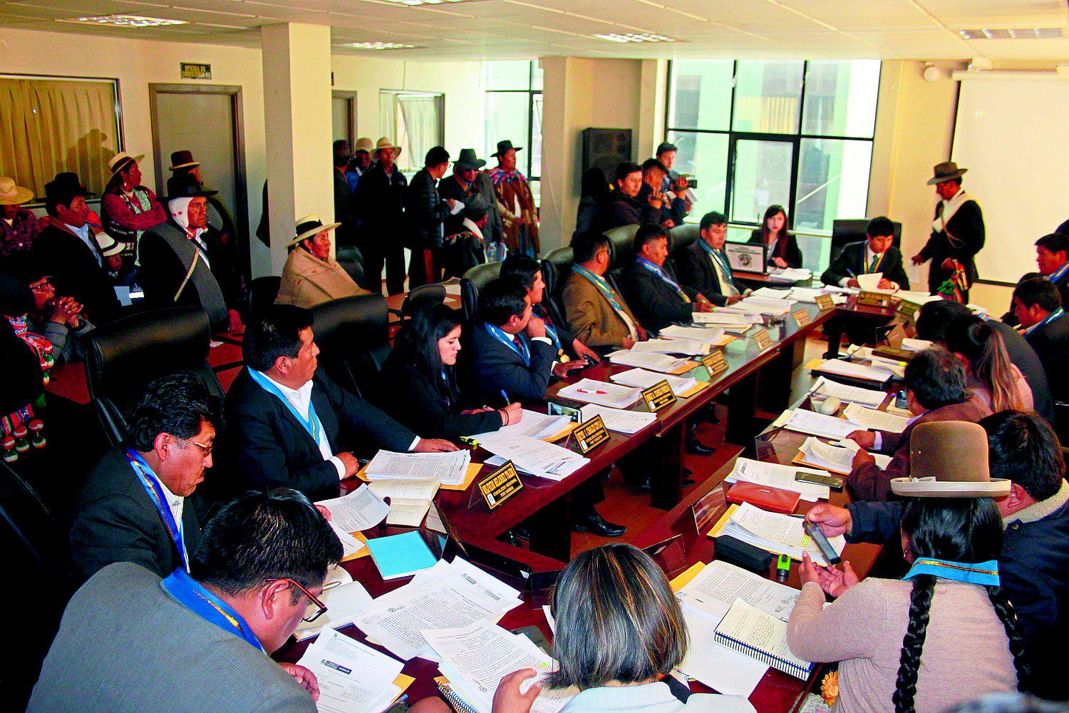 Consejo Regional aprueba licencia para que fiscalizador se dedique a campaña