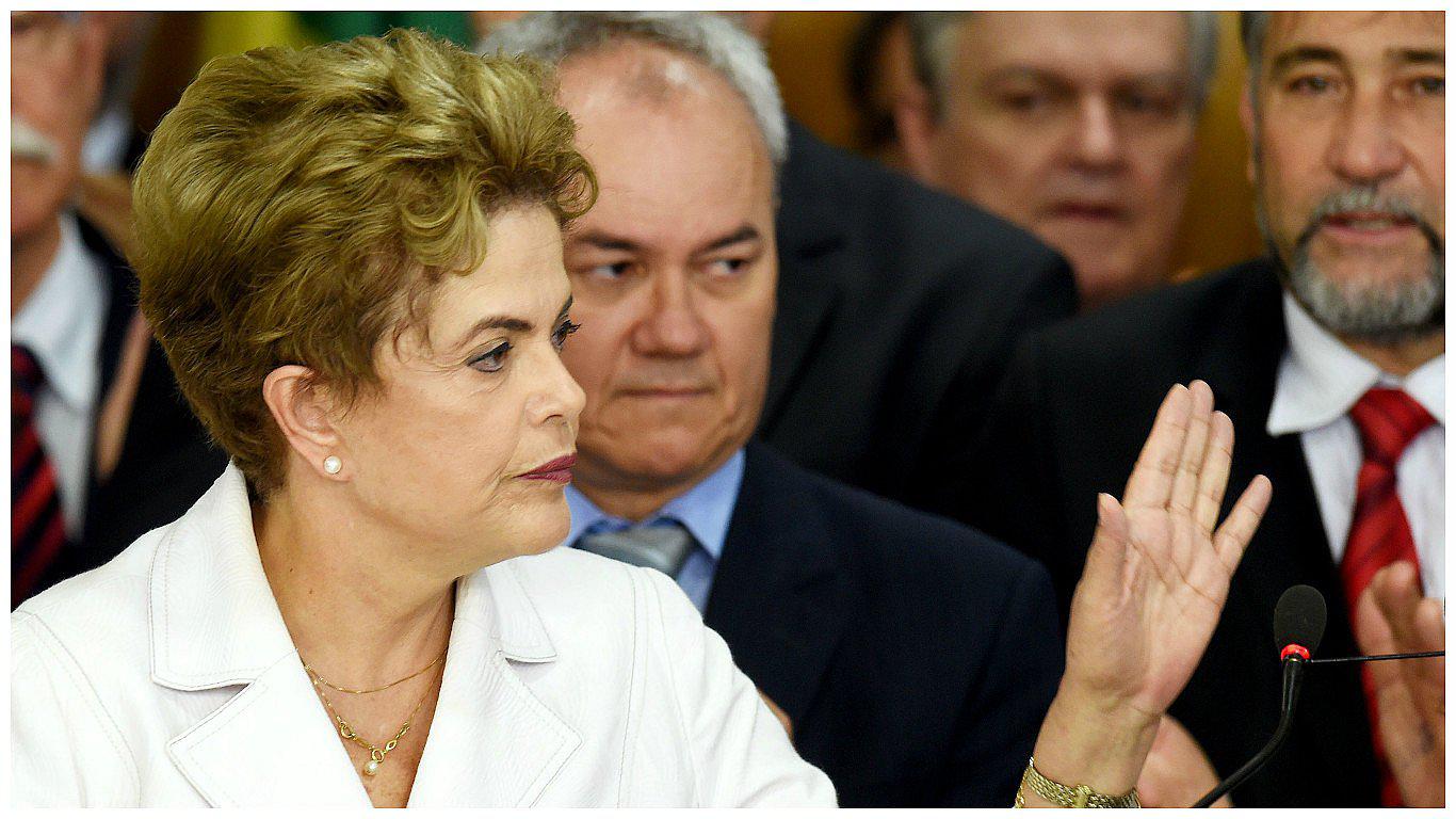 Dilma Rousseff grita "no al golpe" y pide a brasileños salir a las calles (VIDEO)