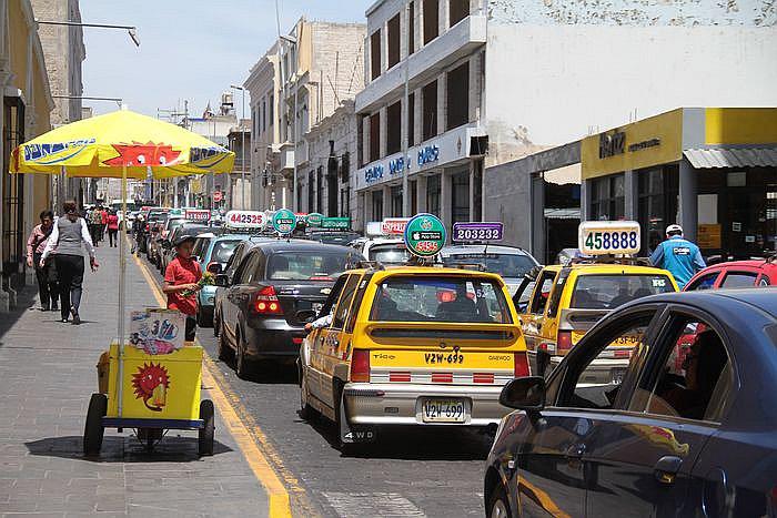 Taxistas de Arequipa con régimen especial recibirán certificados especiales
