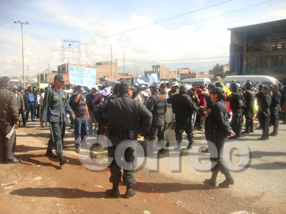 "Acorralan" a transportistas impidiéndoles el paso (VIDEO)