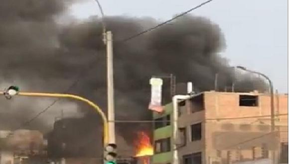Se registra un incendio en distrito de Ate (VIDEO)