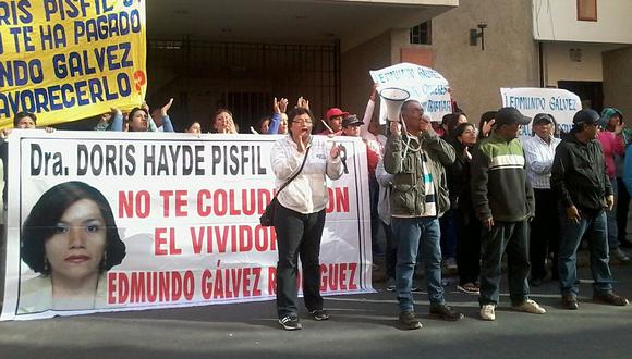Chiclayo: Azucareros de Pucalá protestan frente a sede del Poder Judicial (VIDEO)