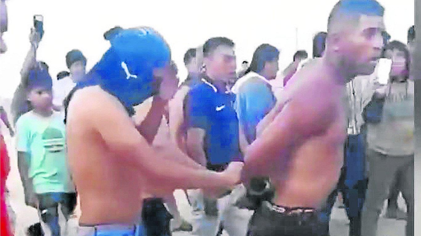 Dos venezolanos salvan de ser linchados por vecinos de Parachique