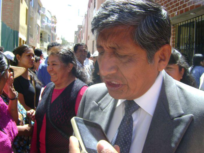 Alcalde Hugo Quispe cambia a funcionarios ante denuncia