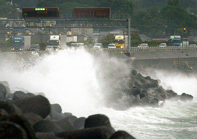 Corea del Sur: Un desaparecido y apagones ante llegada de tifón Chaba