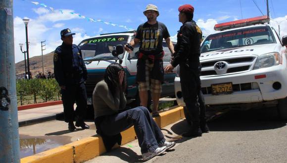 Pareja de turistas sufre robo en plena fiestas de Puno