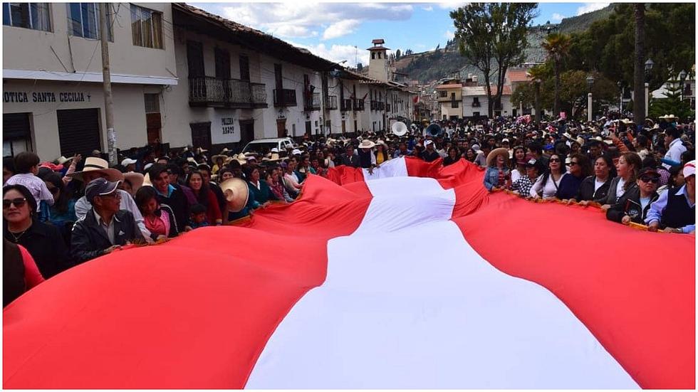 Huamachuco inicia fiesta patronal con tradicional "Parada del Gallardete" (FOTOS) 