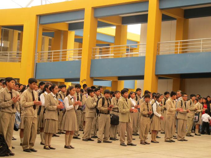 Estudiantes de Colegio Mariano Melgar iniciaron clases con déficit de 500 carpetas