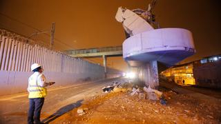 Clausuran puente peatonal de VMT por desplome de rampas cerca a estación del Metro de Lima (VIDEO)