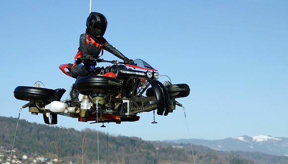 Se producirá la primera moto voladora de la historia (VIDEO)