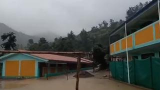Piura: Quebrada se desborda tras fuertes lluvias registradas en Ayabaca
