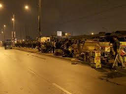 Comerciantes ambulantes de grifo Ayacucho se niegan a abandonar sus puestos