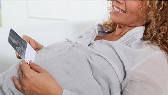 Riesgo de aborto espontáneo se triplica con embarazo a los 40 años