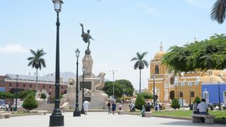 Colocarán postes y luces rojas en plaza de armas de Trujillo