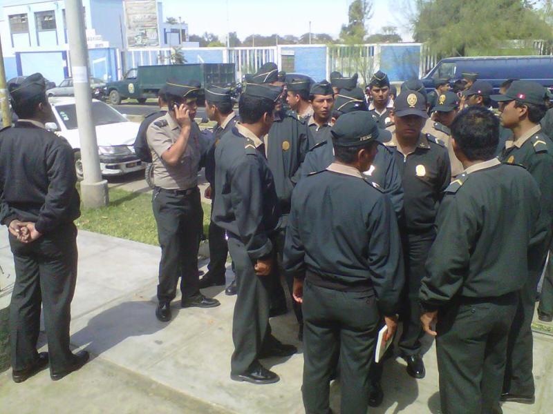 Policías protestaron porque no se les permitió dar examen de ascenso en Ica