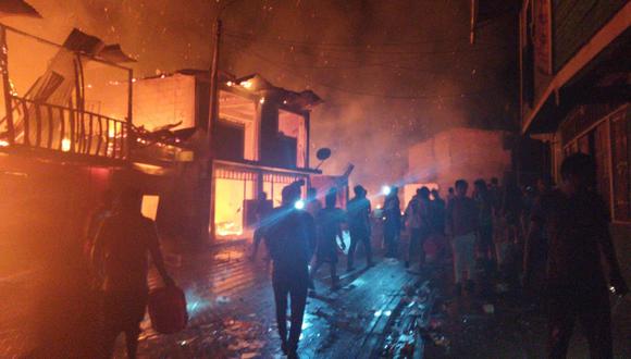 Los pobladores realizaron denodados esfuerzos para apagar las llamas del fuego. (Foto: Difusión)
