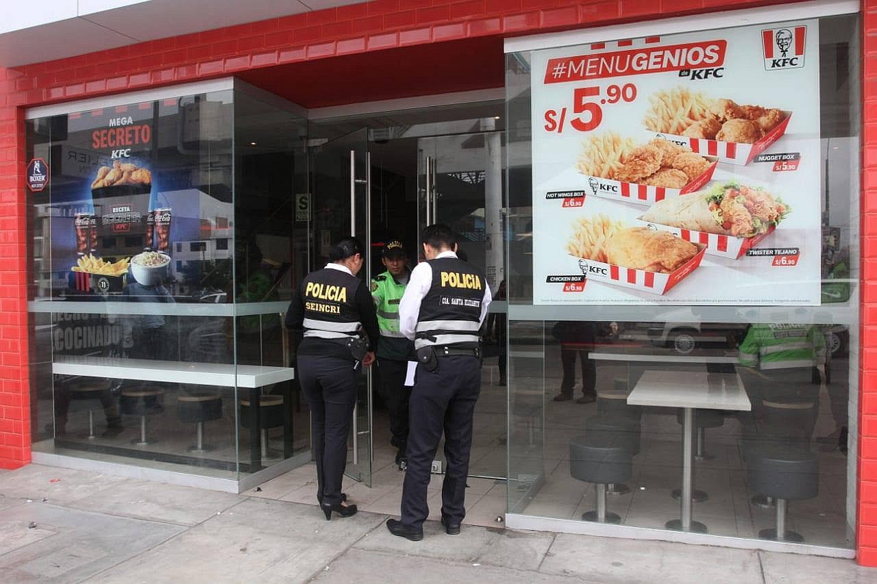 SJL: Delincuentes roban S/ 15 000 en local de KFC (FOTOS Y VIDEO)