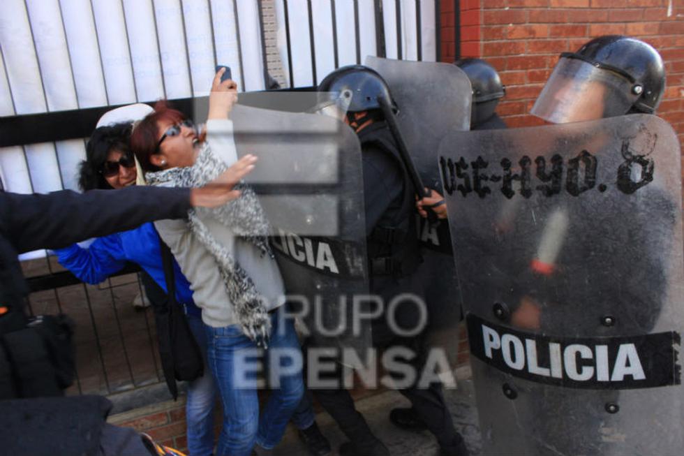 Violencia en protesta contra ley Servir: PNP usa "pinochito" para repeler a protestantes 